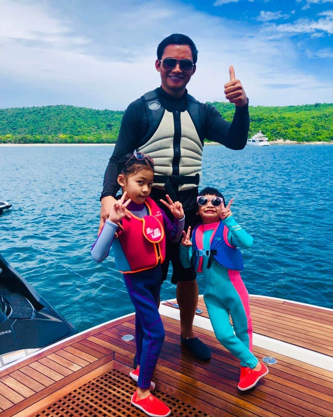 トニー・ジャーのインスタグラム：「Ready for the jetski.」