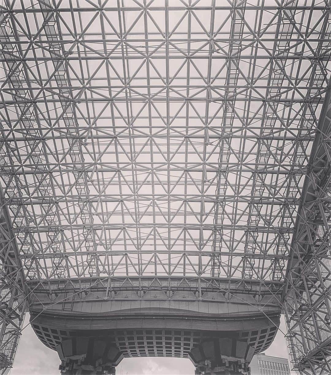 鑑田幸代のインスタグラム：「カナザワ #金沢 #よく見ると駅のあみあみ素敵 #観光無し」