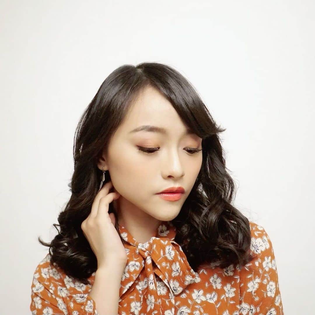 ロナ・アングラエニのインスタグラム：「Sakit leher bwang..」