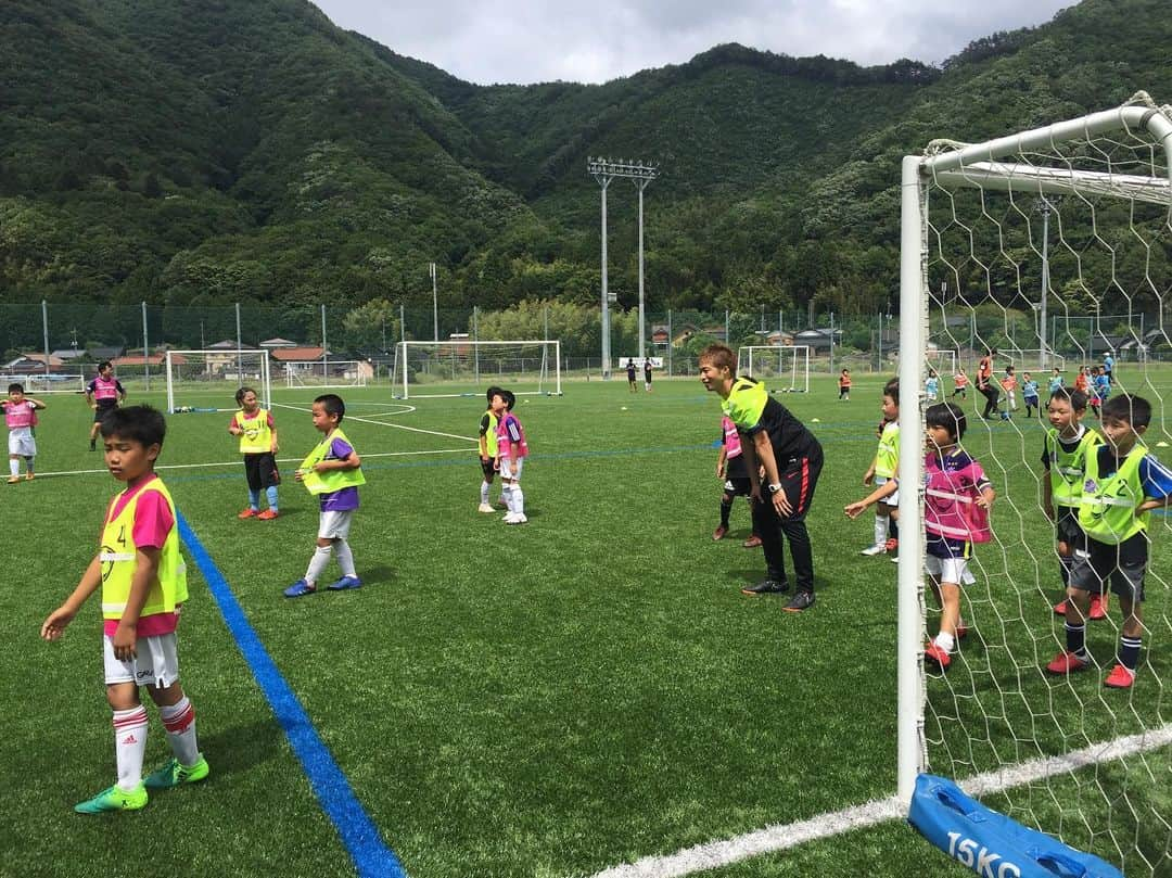 森崎浩司さんのインスタグラム写真 - (森崎浩司Instagram)「島根県吉賀町のサッカー教室に参加してきました⚽️😊環境も気候も良く、気持ち良く体を動かせました😁 #島根県 #吉賀町 #真田グラウンド #サッカー教室」6月23日 16時06分 - koji.morisaki77