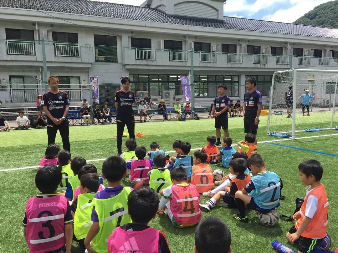 森崎浩司さんのインスタグラム写真 - (森崎浩司Instagram)「島根県吉賀町のサッカー教室に参加してきました⚽️😊環境も気候も良く、気持ち良く体を動かせました😁 #島根県 #吉賀町 #真田グラウンド #サッカー教室」6月23日 16時06分 - koji.morisaki77