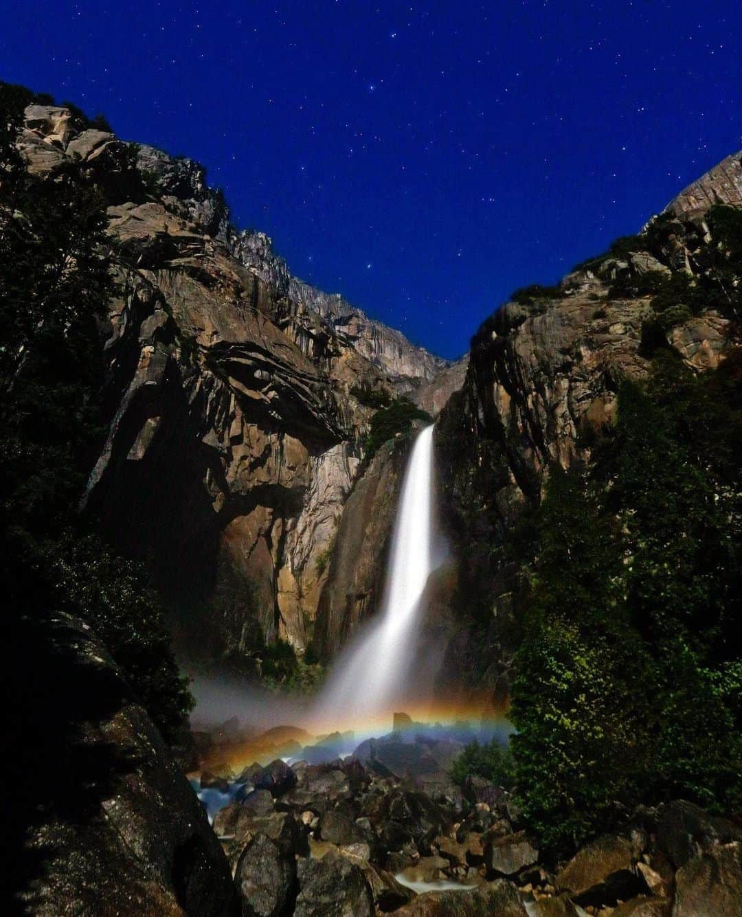 Lonely Planetさんのインスタグラム写真 - (Lonely PlanetInstagram)「'Our final #waterfall is #Yosemite Falls at Yosemite National Park. It’s a spectacular falls to see during the day, but if you visit during the right time of year, you can see a lunar rainbow, or moon bow. The light of the full moon at just the right angle on the spray, causes a rainbow to show. It was recorded as early as the 1800s by John Muir. – @localadventurer -- That's all for this weekend's #lpinstatakeover! Check out @localadventurer for more of Esther and Jacob's images.」6月24日 2時00分 - lonelyplanet