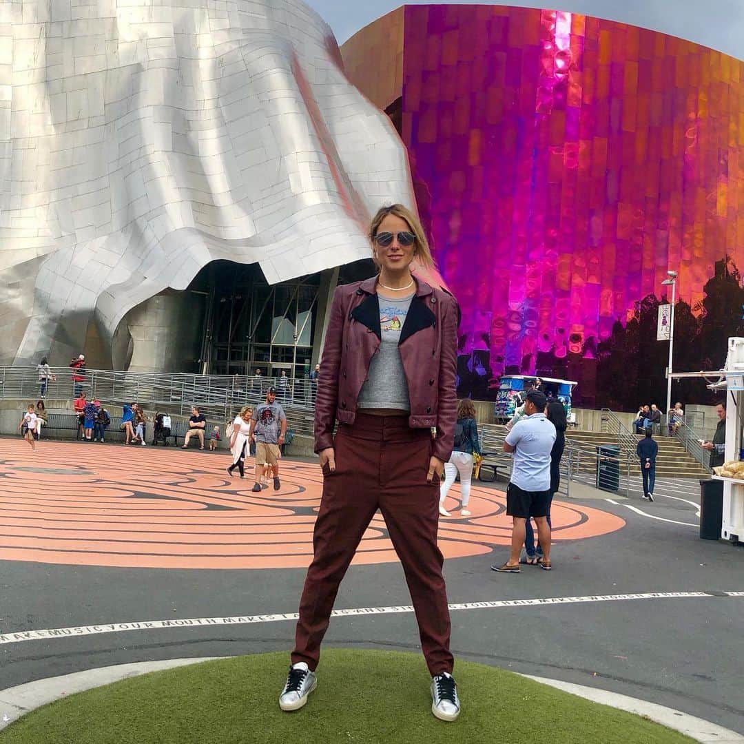 バネッサ・ハッペンコゼンさんのインスタグラム写真 - (バネッサ・ハッペンコゼンInstagram)「El Museum of Pop Culture de Frank Gehry es un homenaje a Jimi Hendrix y está catalogado como uno de los edificios más feos del mundo... algunos críticos de arquitectura le llaman el hemorroide...」6月24日 2時10分 - vanehupp