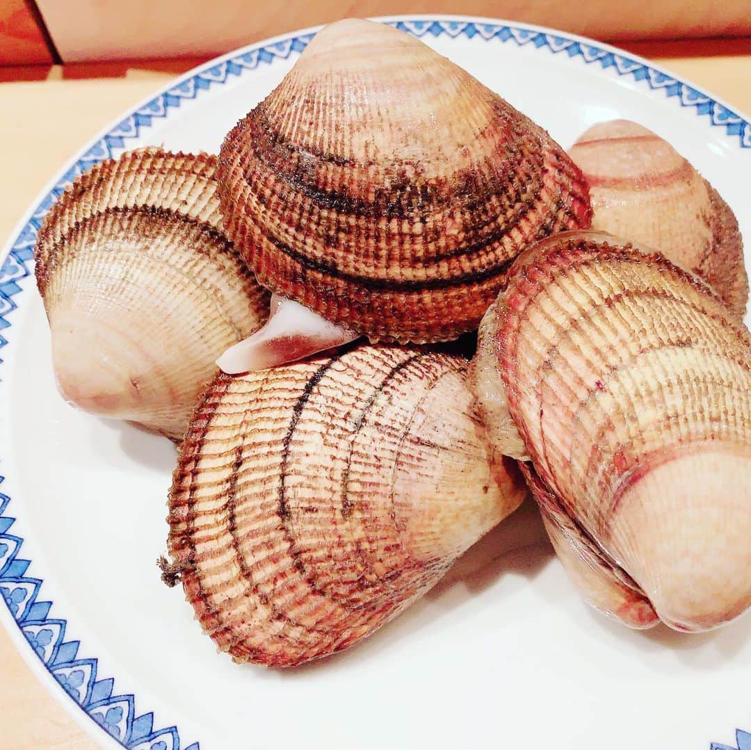 NAOMIさんのインスタグラム写真 - (NAOMIInstagram)「ミルキーな生牡蠣 大きなトリ貝 動いていた蟹  姫ちゃまspecialコースで❣️ 全て新鮮で 美味でした。  #季節料理 #さん省さん @sansho730  @sanshoishida」6月24日 2時12分 - naominakano703
