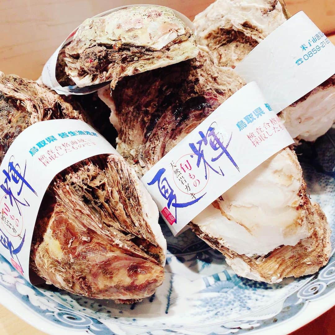 NAOMIさんのインスタグラム写真 - (NAOMIInstagram)「ミルキーな生牡蠣 大きなトリ貝 動いていた蟹  姫ちゃまspecialコースで❣️ 全て新鮮で 美味でした。  #季節料理 #さん省さん @sansho730  @sanshoishida」6月24日 2時12分 - naominakano703