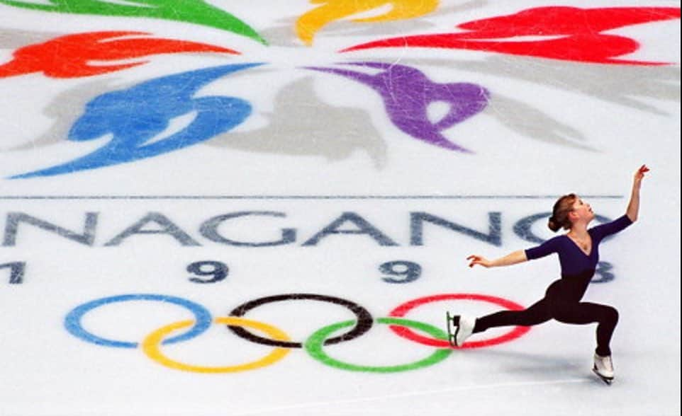 タラ・リピンスキーさんのインスタグラム写真 - (タラ・リピンスキーInstagram)「Happy Olympic Day!!!! I will never forget skating over those 5 rings for the first time. The magic of the Olympics is never lost on me and I just can’t wait for the next Games. Only a year away! 💙💛🖤💚❤️ Which Olympics do you first remember seeing?? #OlympicDay #Olympics @tokyo2020 #OlympicGames @olympics @nbcolympics」6月24日 2時18分 - taralipinski