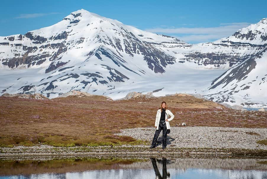 ケイト・ウォルシュさんのインスタグラム写真 - (ケイト・ウォルシュInstagram)「Living life to the fullest in the Arctic with @LindbladExp & @NatGeo 💙#KateGoesPolar ❄️ Stunning photos by @maxwilderness」6月24日 2時31分 - katewalsh