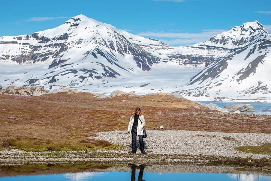 ケイト・ウォルシュさんのインスタグラム写真 - (ケイト・ウォルシュInstagram)「Living life to the fullest in the Arctic with @LindbladExp & @NatGeo 💙#KateGoesPolar ❄️ Stunning photos by @maxwilderness」6月24日 2時31分 - katewalsh