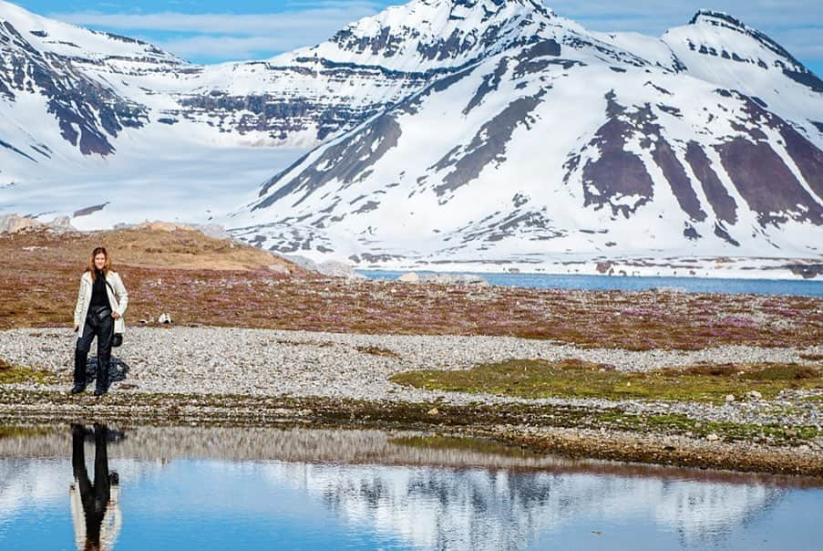 ケイト・ウォルシュさんのインスタグラム写真 - (ケイト・ウォルシュInstagram)「Living life to the fullest in the Arctic with @LindbladExp & @NatGeo 💙#KateGoesPolar ❄️ Stunning photos by @maxwilderness」6月24日 2時31分 - katewalsh