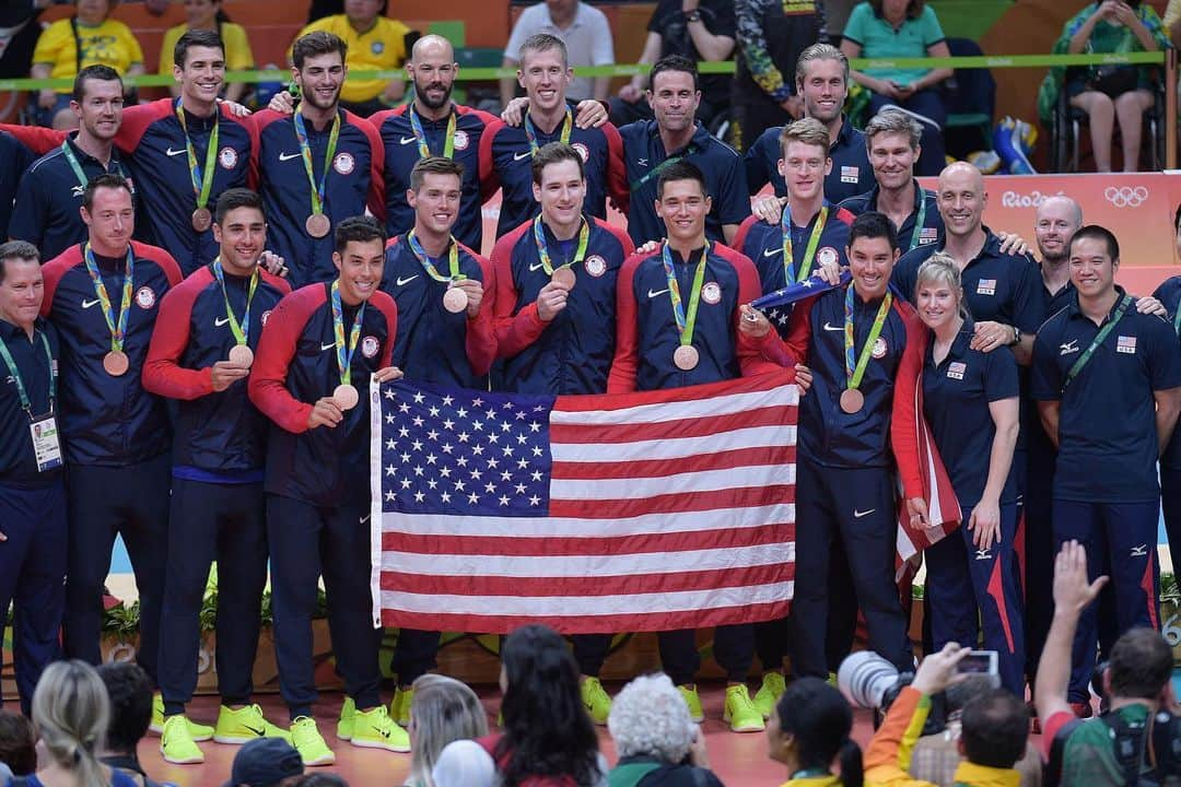 USA Volleyballさんのインスタグラム写真 - (USA VolleyballInstagram)「Proud to celebrate our athletes, the memories they’ve given us and all they do for the sport on #OlympicDay! 🤗❤️🇺🇸 - - - Preview #Tokyo2020 in our bio and find an Olympic Day event near you in our bio!」6月24日 2時27分 - usavolleyball