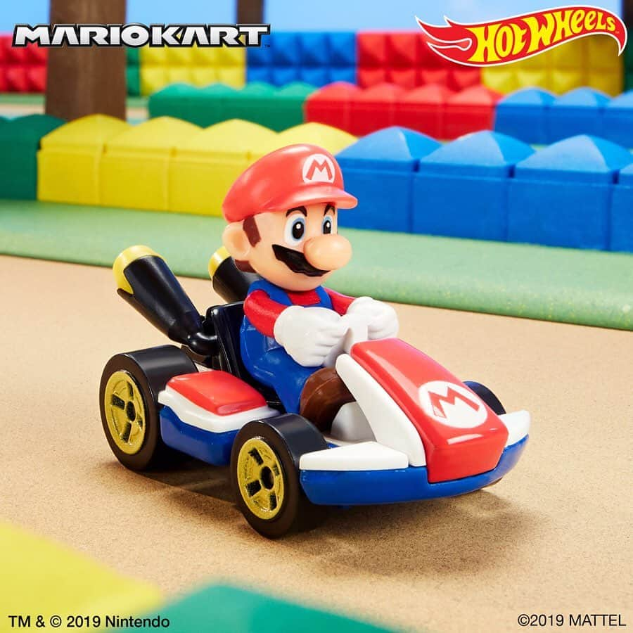 Hot Wheelsさんのインスタグラム写真 - (Hot WheelsInstagram)「Buckle up and get ready to dash on some orange track! The new Hot Wheels Mario Kart line lets you play with your favorite @Nintendo racing characters in real life. 1️⃣🆙 Available at Target. #HotWheels #MarioKart」6月24日 2時27分 - hotwheelsofficial