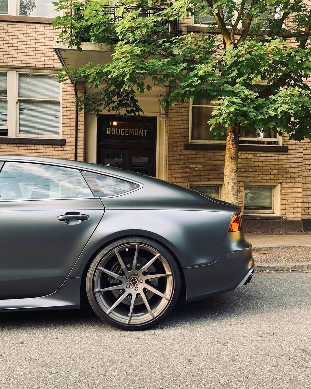 CARLiFESTYLEさんのインスタグラム写真 - (CARLiFESTYLEInstagram)「Audi RS7 fitted with @brixtonforged #carlifestyle @brixtonforged」6月24日 2時49分 - carlifestyle
