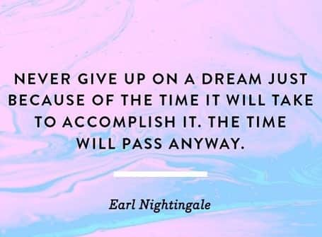 エマ・コバーンさんのインスタグラム写真 - (エマ・コバーンInstagram)「Happy #olympicday ❤️ ‘Never give up on a dream just because of the time it will take to accomplish it. The time will pass anyway.’ -Earl Knightingale #teamusa #teamnb #rio2016 #bronze」6月24日 2時46分 - emmacoburn