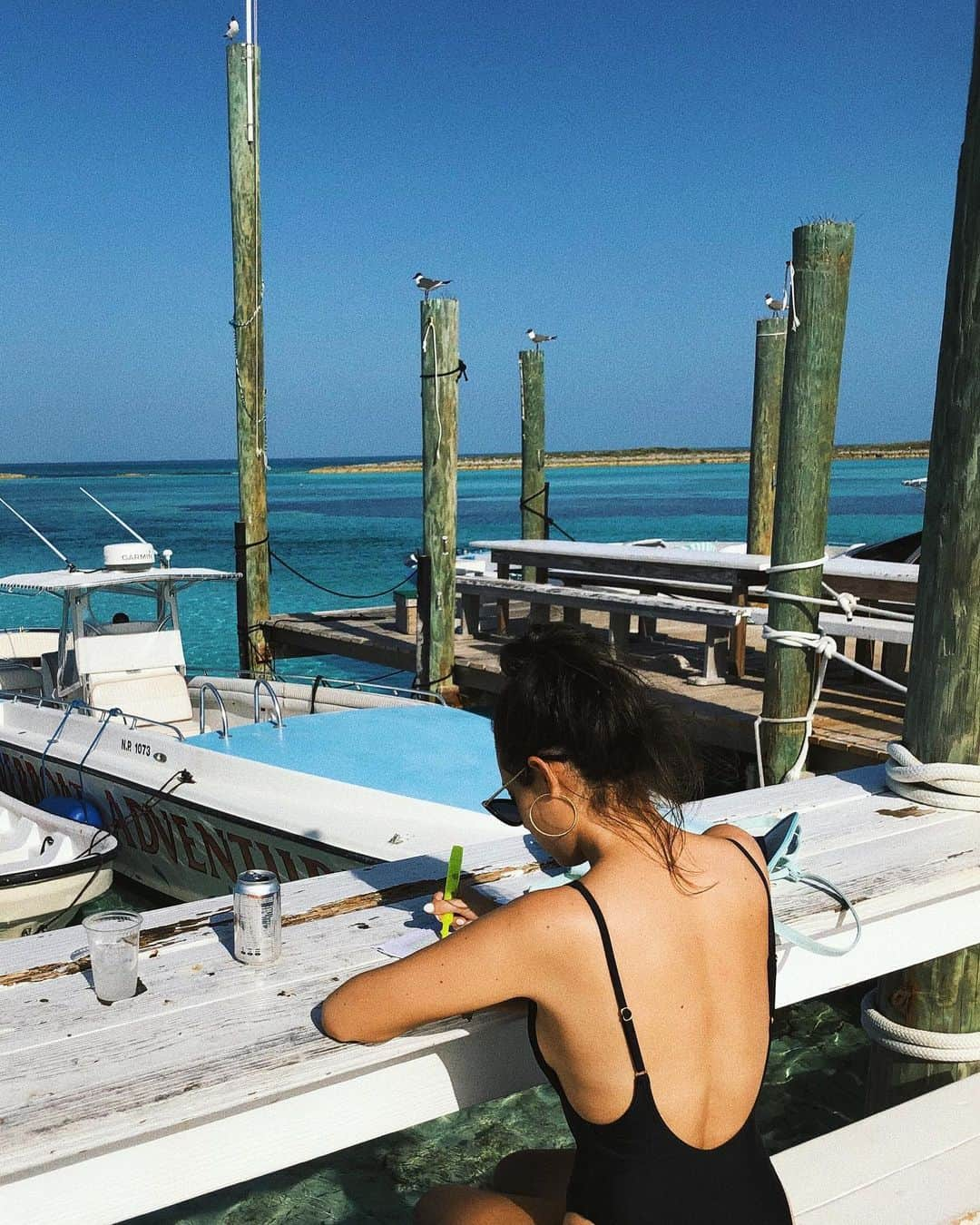 クロエ・ブリッジスさんのインスタグラム写真 - (クロエ・ブリッジスInstagram)「I mean if you have to do homework you might as well go to a secluded island to do so」6月24日 2時59分 - chloebridges