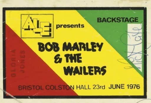 ボブ・マーリーさんのインスタグラム写真 - (ボブ・マーリーInstagram)「“What we want to transmit is a feeling. A free-feeling kind of expression. A freedom, people want to be free.” #bobmarleyquotes . . . . 📷 Adrian Boot 📍 Colston Hall, Bristol, UK 🗓 June 23, 1976 #todayinbobslife」6月24日 3時00分 - bobmarley