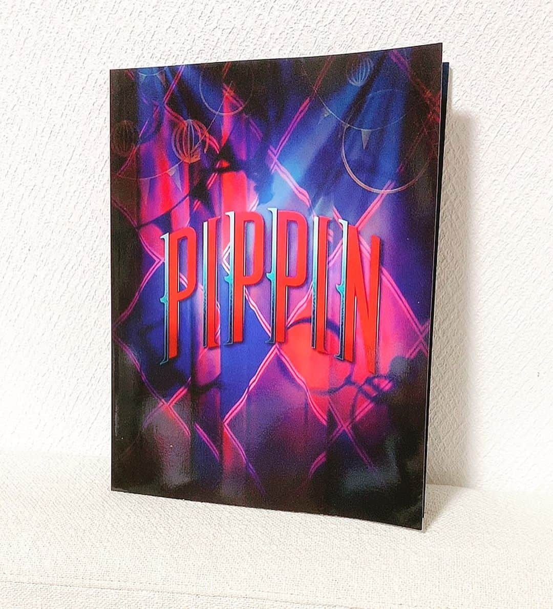 森藤恵美さんのインスタグラム写真 - (森藤恵美Instagram)「ミュージカル「pippin」を観に行って来ました！ これは、ミュージカルという枠に収まらないミュージカル🎭 くるみ割り人形を見てるのと同じ感覚になったよ✨ オープニングから一気にピピンの物語という名の遊園地に連れて行かれた気分。 これは夢なのか、はたまた現実か、そして最後はこんなクライマックスが待っていたのか！？というエンドが待ち受けていて、、 さらにそのストーリーのスパイスとなる演出が想像を遥かに超えていくもので、歌や踊りはもちろん、サーカス、アクロバット、マジック🎭🤹‍♂️💃 究極のエンターテインメントを魅せてもらえました✨😍 最後はスタンディングオベーション!!!👏👏👏🙌🙌🙌 演者の皆さんの努力の賜物です💎✨ 主役の城田優さん、クリスタルケイさんをはじめ、出演された全ての方の一体感がものすごかったです☆ 私がここであれこれ語るよりも、百聞は一見にしかず、観に行って体感した方が早いな😆 本場のブロードウェイ版も観てみたくなったぞ～😆😆 素晴らしいエンターテインメントをありがとうございます！😃 #pippin #ミュージカル #ブロードウェイ #ピピン  #個人的に前田美波里さんのﾊﾟﾌｫｰﾏﾝｽをずっと見たかったので今回見ることができて最高に嬉しかった #最後はお馴染み軽部のおにぃさん笑」6月23日 18時16分 - emi_morifuji