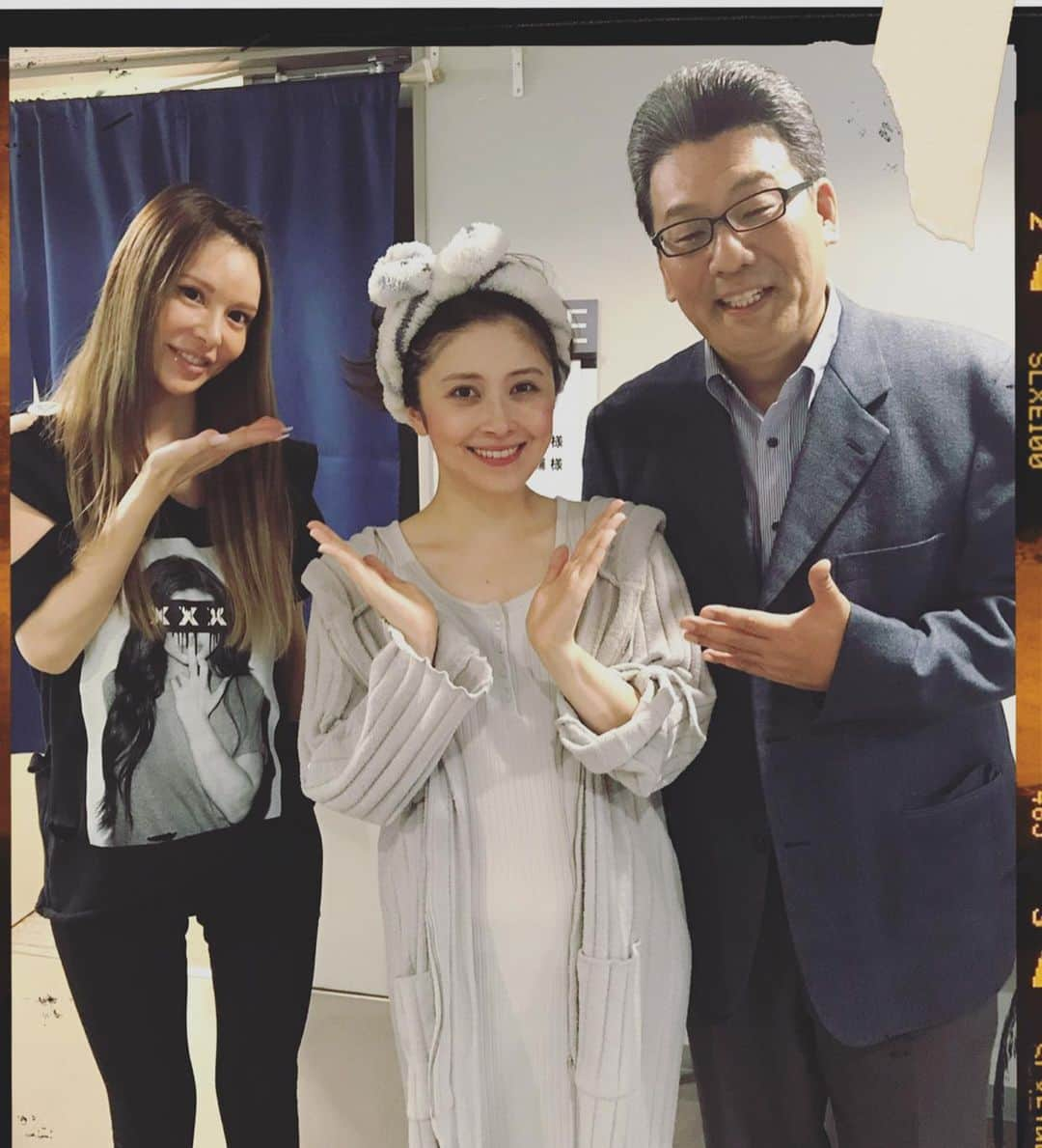 森藤恵美さんのインスタグラム写真 - (森藤恵美Instagram)「ミュージカル「pippin」を観に行って来ました！ これは、ミュージカルという枠に収まらないミュージカル🎭 くるみ割り人形を見てるのと同じ感覚になったよ✨ オープニングから一気にピピンの物語という名の遊園地に連れて行かれた気分。 これは夢なのか、はたまた現実か、そして最後はこんなクライマックスが待っていたのか！？というエンドが待ち受けていて、、 さらにそのストーリーのスパイスとなる演出が想像を遥かに超えていくもので、歌や踊りはもちろん、サーカス、アクロバット、マジック🎭🤹‍♂️💃 究極のエンターテインメントを魅せてもらえました✨😍 最後はスタンディングオベーション!!!👏👏👏🙌🙌🙌 演者の皆さんの努力の賜物です💎✨ 主役の城田優さん、クリスタルケイさんをはじめ、出演された全ての方の一体感がものすごかったです☆ 私がここであれこれ語るよりも、百聞は一見にしかず、観に行って体感した方が早いな😆 本場のブロードウェイ版も観てみたくなったぞ～😆😆 素晴らしいエンターテインメントをありがとうございます！😃 #pippin #ミュージカル #ブロードウェイ #ピピン  #個人的に前田美波里さんのﾊﾟﾌｫｰﾏﾝｽをずっと見たかったので今回見ることができて最高に嬉しかった #最後はお馴染み軽部のおにぃさん笑」6月23日 18時16分 - emi_morifuji