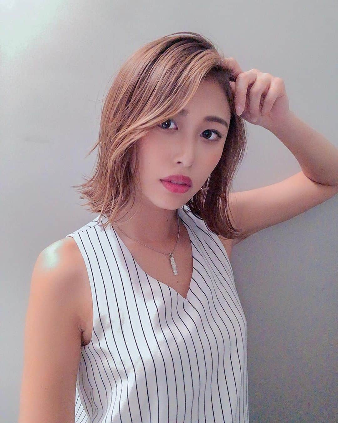 澤井玲未のインスタグラム：「KAINO南青山店にて7cm位CUTしてもらった💇🏽‍♀️ 髪切ってからのほうが色んな人に好評価でうれぴーまん🍅 今回もお気に入り！ありがとうございました🤩 . #hair#haircut#hairarange#japan#tokyo#hairstyle#healthymodel#ヘアカット#ヘアアレンジ#ボブ#ボブヘアアレンジ#ウェーブ巻き#小麦肌#南青山#美容室#kaino南青山」