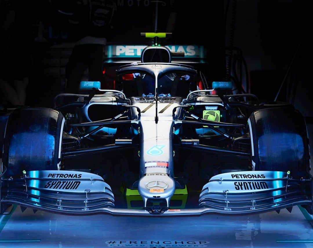 MERCEDES AMG PETRONASさんのインスタグラム写真 - (MERCEDES AMG PETRONASInstagram)「Ladies & Gentlemen, the F1 W10 EQ Power+ ! 🤩 • #MercedesAMGF1 #Mercedes #F1 #W10 #VB77 #FrenchGP #PETRONASmotorsports」6月23日 18時29分 - mercedesamgf1