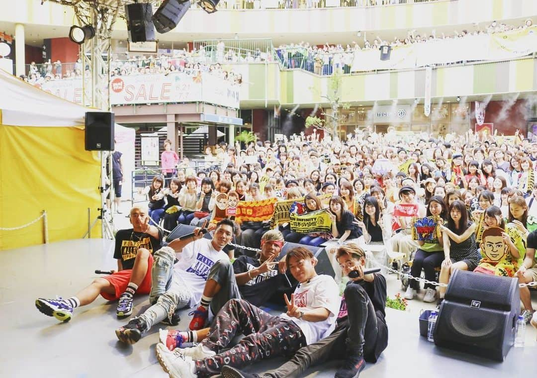 P-CHOさんのインスタグラム写真 - (P-CHOInstagram)「名古屋HIGH 5IVE 大感謝祭‼️皆さんありがとうございました✨これにてHIGH 5IVE 大感謝祭も無事に全て終わりましたね✨大阪、福岡、北海道小樽、東京、名古屋、皆さん本当に本当にありがとうございました‼️今回はライブツアーとはまた違ったエナジーを皆さんからいただき、全国5カ所繋いでいったと思います✨皆さんから直接いただきました「5周年おめでとう」「アリーナツアー絶対に行きます」という言葉はマジで嬉しかったです‼️このHIGH 5IVE 大感謝祭で皆さんからいただいた力を必ずアリーナのステージにまで繋ぎ、成功させてみせます‼️あとは俺たちがブチかますのみなので、絶対ヤバいライブするので信じて遊びに来て下さい🔥皆さん本当に本当にありがとうございました‼️来てくださった皆さんに大きな大きな感謝を(^-^) #dobermaninfinity  #5IVE」6月23日 18時32分 - p_cho_ldh