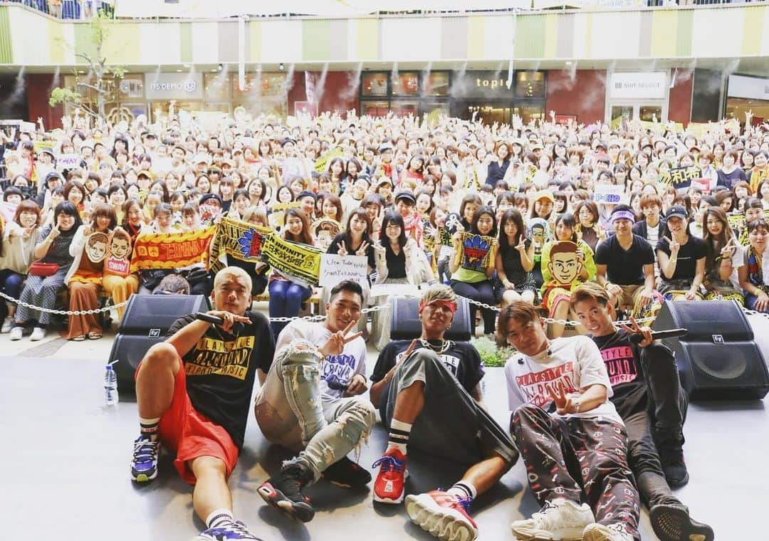 P-CHOさんのインスタグラム写真 - (P-CHOInstagram)「名古屋HIGH 5IVE 大感謝祭‼️皆さんありがとうございました✨これにてHIGH 5IVE 大感謝祭も無事に全て終わりましたね✨大阪、福岡、北海道小樽、東京、名古屋、皆さん本当に本当にありがとうございました‼️今回はライブツアーとはまた違ったエナジーを皆さんからいただき、全国5カ所繋いでいったと思います✨皆さんから直接いただきました「5周年おめでとう」「アリーナツアー絶対に行きます」という言葉はマジで嬉しかったです‼️このHIGH 5IVE 大感謝祭で皆さんからいただいた力を必ずアリーナのステージにまで繋ぎ、成功させてみせます‼️あとは俺たちがブチかますのみなので、絶対ヤバいライブするので信じて遊びに来て下さい🔥皆さん本当に本当にありがとうございました‼️来てくださった皆さんに大きな大きな感謝を(^-^) #dobermaninfinity  #5IVE」6月23日 18時32分 - p_cho_ldh