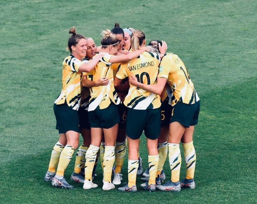 エミリー・バン エグモンドのインスタグラム：「Sad our World Cup journey is over,  Wasn’t our night last night - but big love for this team! 💛💚🇦🇺 #fifawwc」
