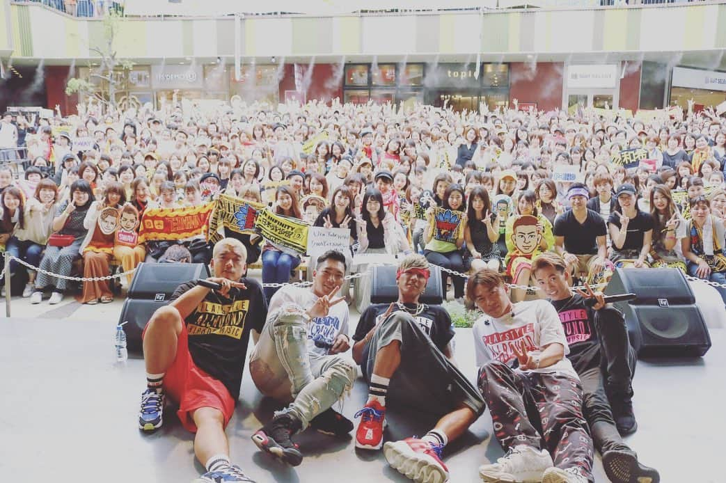 GSさんのインスタグラム写真 - (GSInstagram)「HIGH 5IVE大感謝祭最終日名古屋🙌 全5箇所終了しました‼️ 沢山の方々にお集まりいただき本当にありがとうございました‼️ ベストアルバム発売まであと3日となり、皆さんのお陰で最高の盛り上がりとなり発売日を迎えられそうです‼️リリースを盛り上げる為に明日から5都市でメンバーの看板が設置されたり、お店がドーベル一色になったりと、まだまだ発売を記念した企画がありますので是非楽しんで参加してください‼️明後日は居酒屋えぐざいるにてFCイベント、30日には福岡、来月はD.islandに和歌山での802イベントなども控えてますのでもし良かったら遊びに来てくださいね^_^ そして何よりも11月から始まるアリーナツアーを楽しみにしていてください‼️ 皆さんの愛をいっぱいもらえたHIGH 5IVE大感謝祭でした^_^ ありがとうございました‼️ #dobermaninfinity  #disland  #5ive」6月23日 18時36分 - di_gs_official