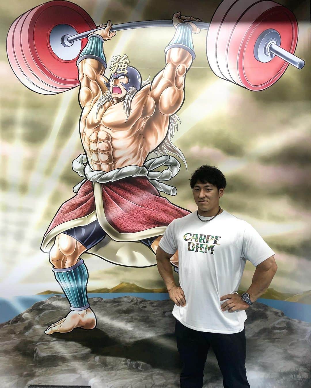 山本俊樹のインスタグラム：「- 人気で手に入れることが難しい @carpediembjj_aoyama のカモフラ柄Tシャツを頂きました。  めっちゃかっこいい ありがとうございます！  #耐えて勝つ  #ウエイトリフティングやろうぜ #weightlifting #snatch #cleanandjerk #squat #deadlift  #耐えて勝つ #率先垂範 #山本俊樹 #LEGACYLIFTER」
