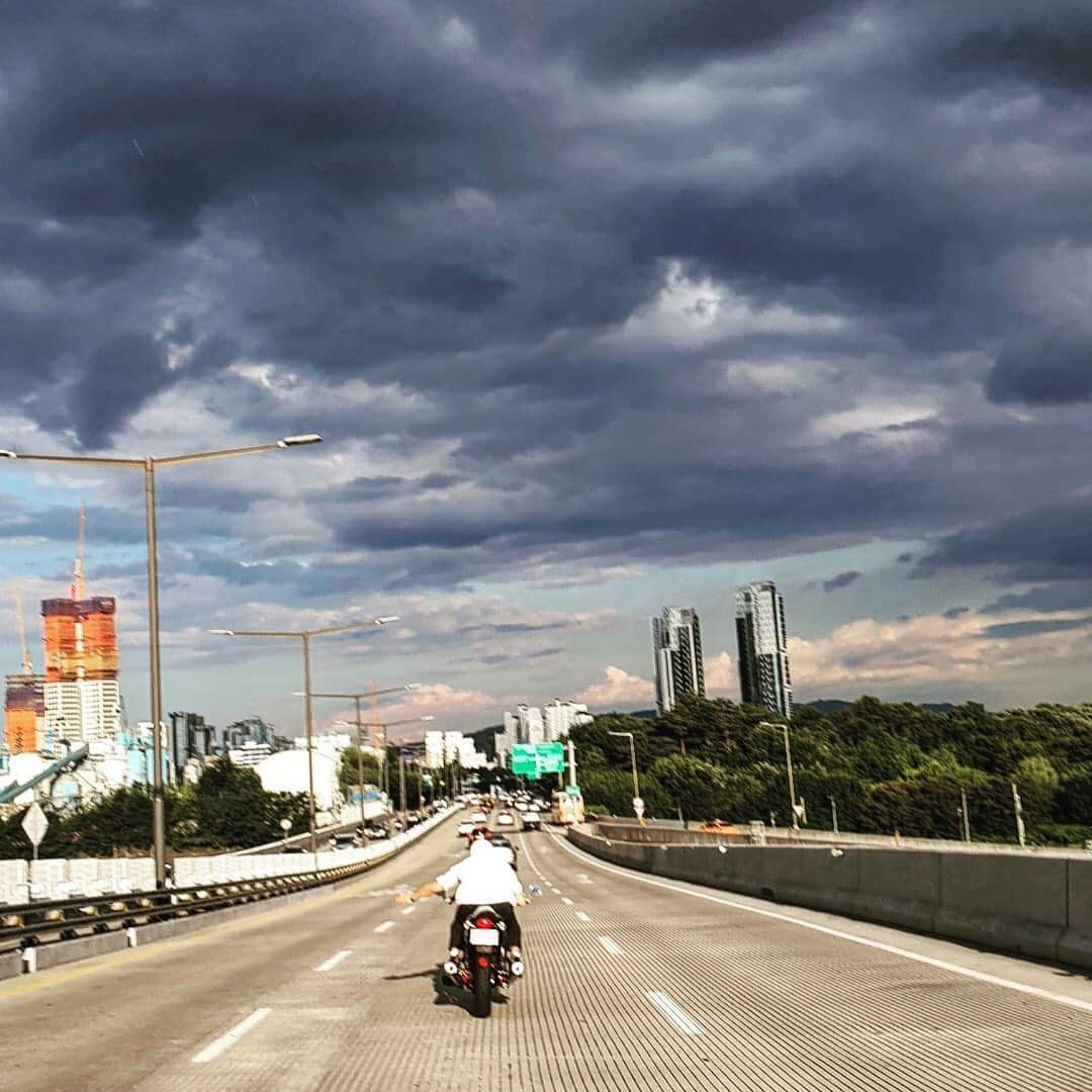 チ・チャンウクさんのインスタグラム写真 - (チ・チャンウクInstagram)「🌤」6月23日 18時43分 - jichangwook