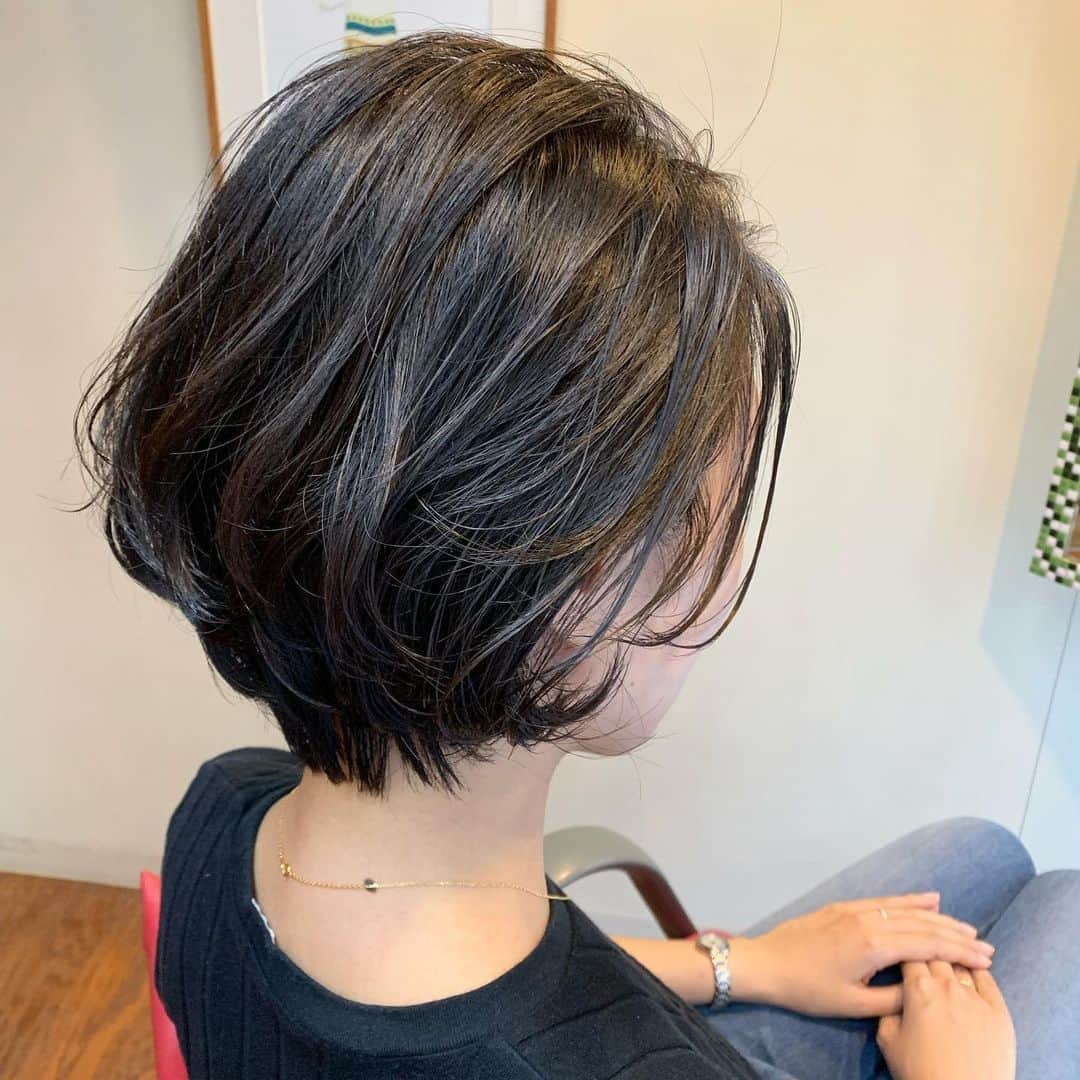 YU-U（工藤由布）さんのインスタグラム写真 - (YU-U（工藤由布）Instagram)「バッサリ✂︎夏hairにした🍉 長いとこだけ26mmコテワンカール🌀 S/Cバーム→wax仕上げ✔︎ いつもありがとう👯‍♀️🎀 ・・・ #ヘアスタイル #uアレンジ #ショートボブ #スタイルクラブ」6月23日 18時48分 - nyan22u22nyan