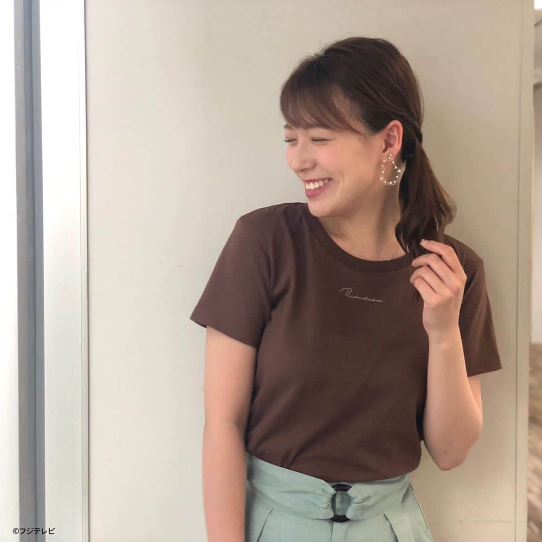 フジテレビ「めざましテレビ」さんのインスタグラム写真 - (フジテレビ「めざましテレビ」Instagram)「6月20日（木）きょう何着て行く？ ・ ファッション雑誌CanCamとコラボした お天気コーナー「きょう何着て行く？」 阿部華也子ちゃんの毎日のコーデを紹介♪ ・ 【きょうのコーデ】 Tシャツ→#RANDEBOO 4500円 パンツ→#MERCURYDUO 9500円 靴→#ダイアナ 1万2500円 ピアス→#ステラハリウッド 3900円 ・ 【コーデのポイント】 今シーズントレンドのブラウンをTシャツで取り入れました🐻 定番のTシャツもブラウンなら今っぽさと 女性らしさが簡単にゲットできます🎶 ミント色のリネン素材パンツを合わせれば 夏らしいチョコミント配色ができあがり🍨 ・ #めざましテレビ #きょう何着て行く？ #阿部華也子 #今日のコーデ#コーデ #CanCam #今日のファッション#ootd #きょう何着て行く？は月〜金朝6時22分ごろ放送！」6月23日 18時50分 - mezamashi.tv