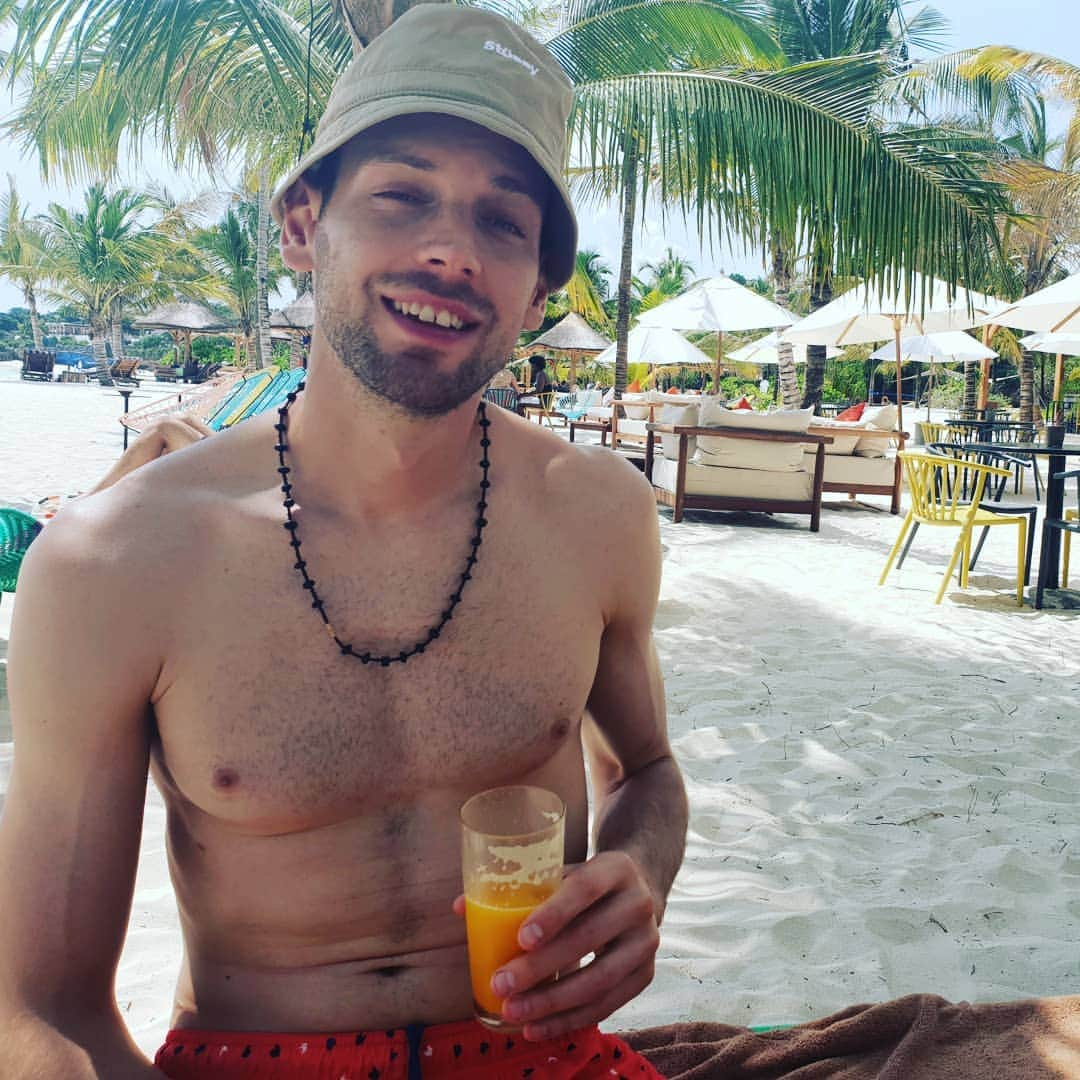 エトリト・ベリシャのインスタグラム：「Zanzi 🏝🌞」