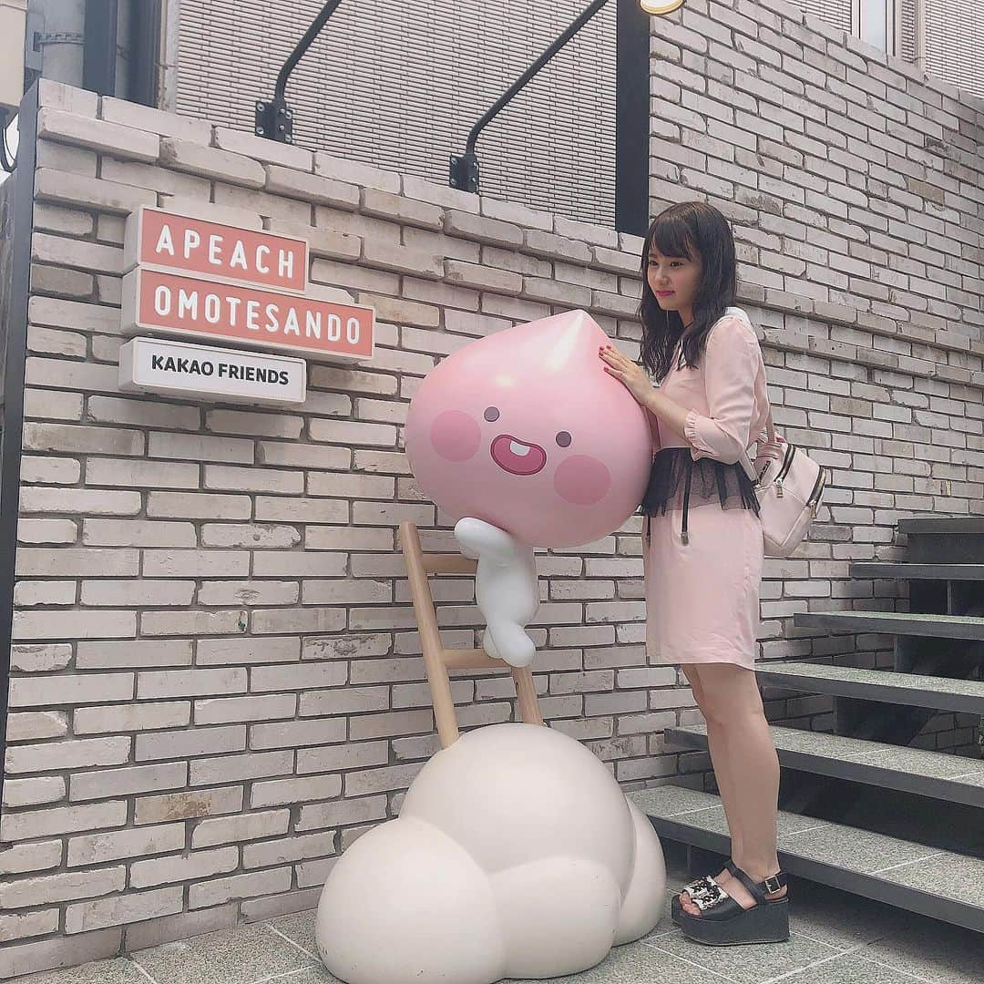 前田彩佳さんのインスタグラム写真 - (前田彩佳Instagram)「🍑💓﻿ ﻿ ＊＊＊＊＊＊＊＊＊＊﻿ ﻿ アピーチと一緒に📸﻿ ピンクだらけ😮﻿ ﻿ ＊＊＊＊＊＊＊＊＊＊﻿ ﻿ #アピーチ #アピーチカフェ #アピーチカフェ表参道 #ピンク好き #カフェ巡り #カフェ」6月23日 19時15分 - _ayaka1218