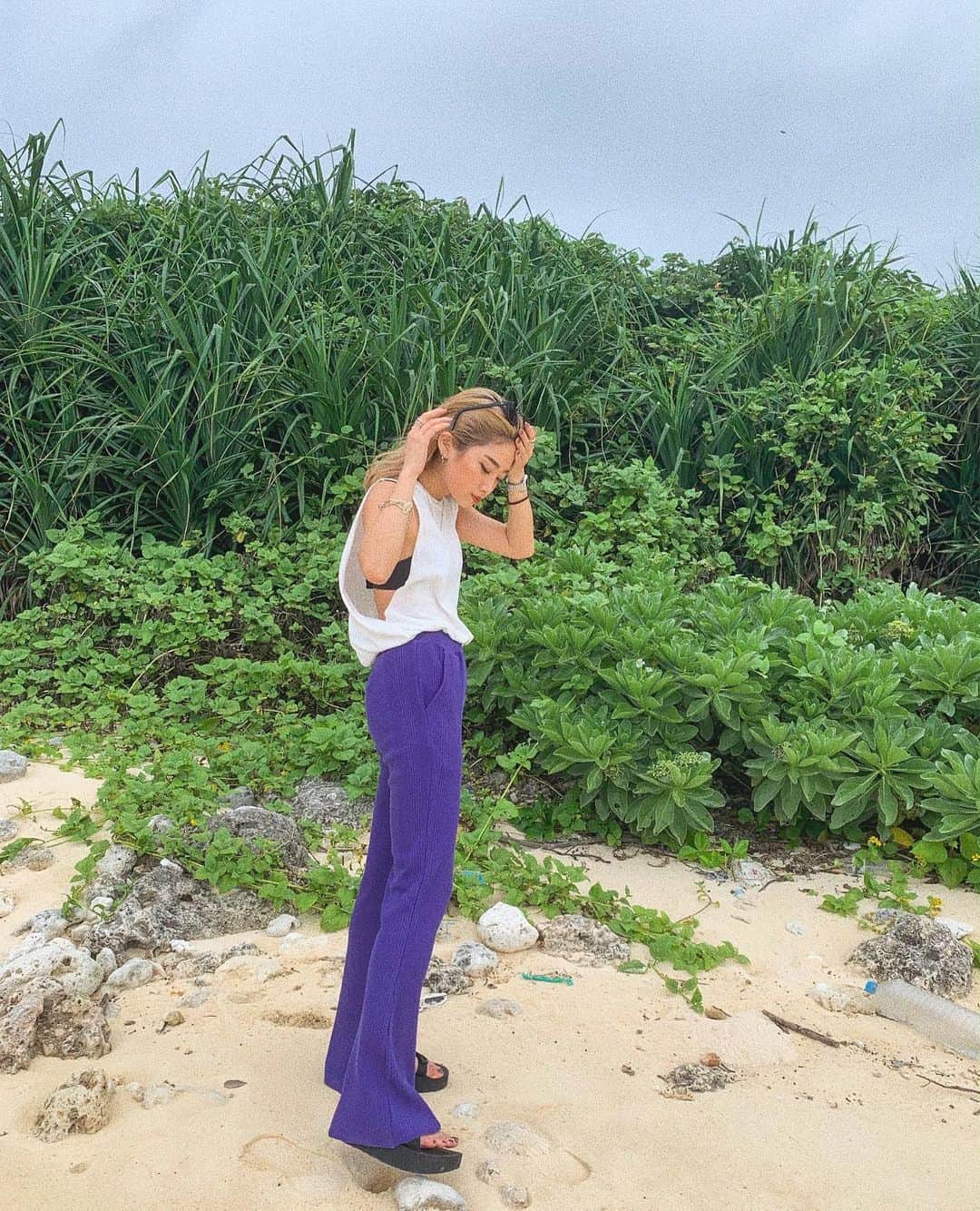のインスタグラム：「. 今年も宮古島きたヨ👒 雨予報だったけど、晴れて海も入れて満足😚これからご飯😋😋😋 . #宮古島#miyakoisland」