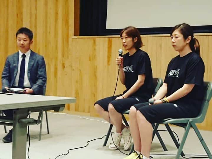 末綱聡子さんのインスタグラム写真 - (末綱聡子Instagram)「鹿児島県指宿市で講演会🎤＆講習会🏸 YONEXの與猶・曽根選手と一緒に行いました😊 準備・協力していただいた指宿市バドミントン協会や関係者の方々、お世話になりありがとうございました！ 楽しい時間でした😊🏸 #アメリカンベイプ岐阜 #アメリカンベイプバドミントン #来年は鹿児島国体 #バドミントンは指宿市 #砂蒸し温泉 #食べ物美味しい #YONEX」6月23日 19時33分 - s.suesatoco