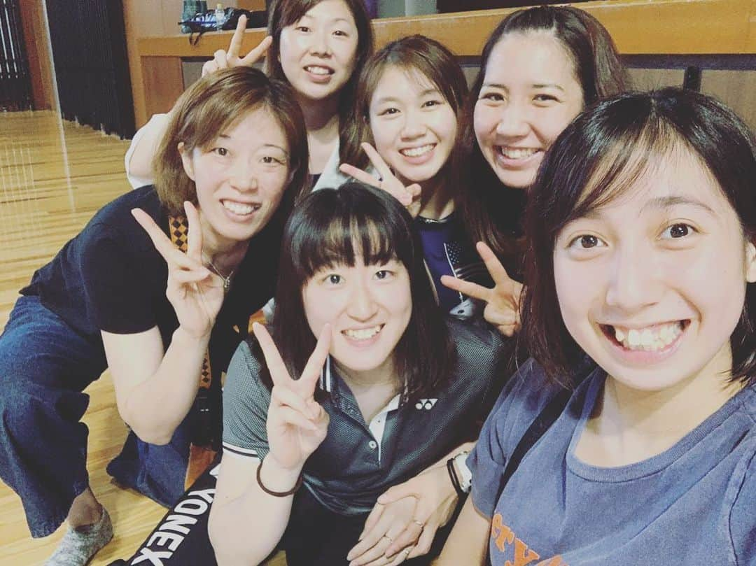 末綱聡子のインスタグラム：「鹿児島県指宿市で講演会🎤＆講習会🏸 YONEXの與猶・曽根選手と一緒に行いました😊 準備・協力していただいた指宿市バドミントン協会や関係者の方々、お世話になりありがとうございました！ 楽しい時間でした😊🏸 #アメリカンベイプ岐阜 #アメリカンベイプバドミントン #来年は鹿児島国体 #バドミントンは指宿市 #砂蒸し温泉 #食べ物美味しい #YONEX」