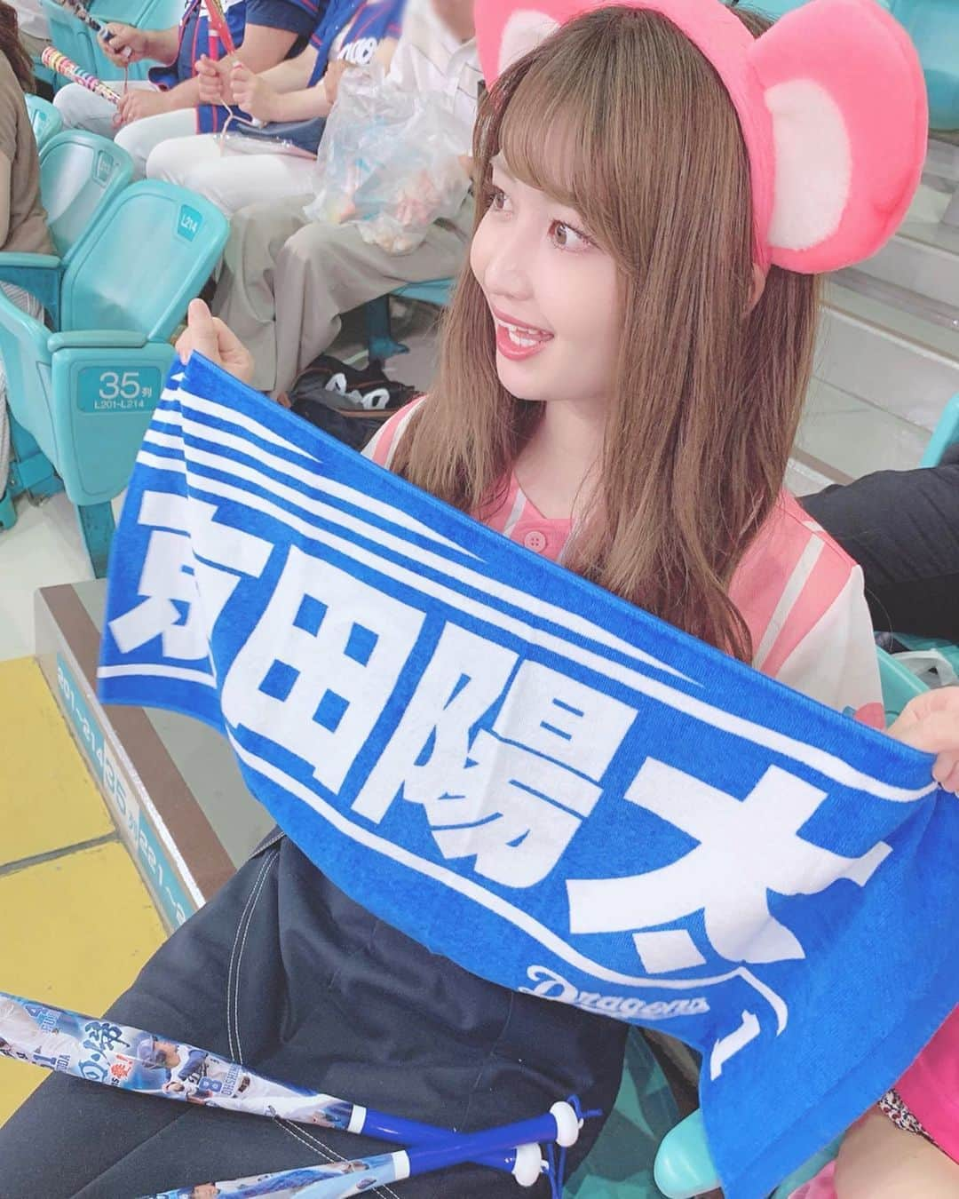 沢井里奈さんのインスタグラム写真 - (沢井里奈Instagram)「♡ . 京田選手のタオル⚾️✨ . 昨日は京田選手猛打賞！！ 嬉しいです😭😭😭💓💓 . そして今日も勝利！！ 3タテどらほー💙💙💙 嬉しすぎます😢💕💕 . 写真はこの前のものです📷🌸 . #dragons #dranavi #starcat #nagoya #baseball #rirandture #diana #ootd #coordinate #fashion #instafashion #dela #instagood #instagramjapan #japanesegirl #girls #中日ドラゴンズ #ドラゴンズ #中日 #京田陽太 選手 #ガールズシリーズ #ドラゴンズ女子 #キャットチャンネル #スターキャット #ナゴヤドーム #さわー野球 #沢井里奈」6月23日 19時31分 - sawairina