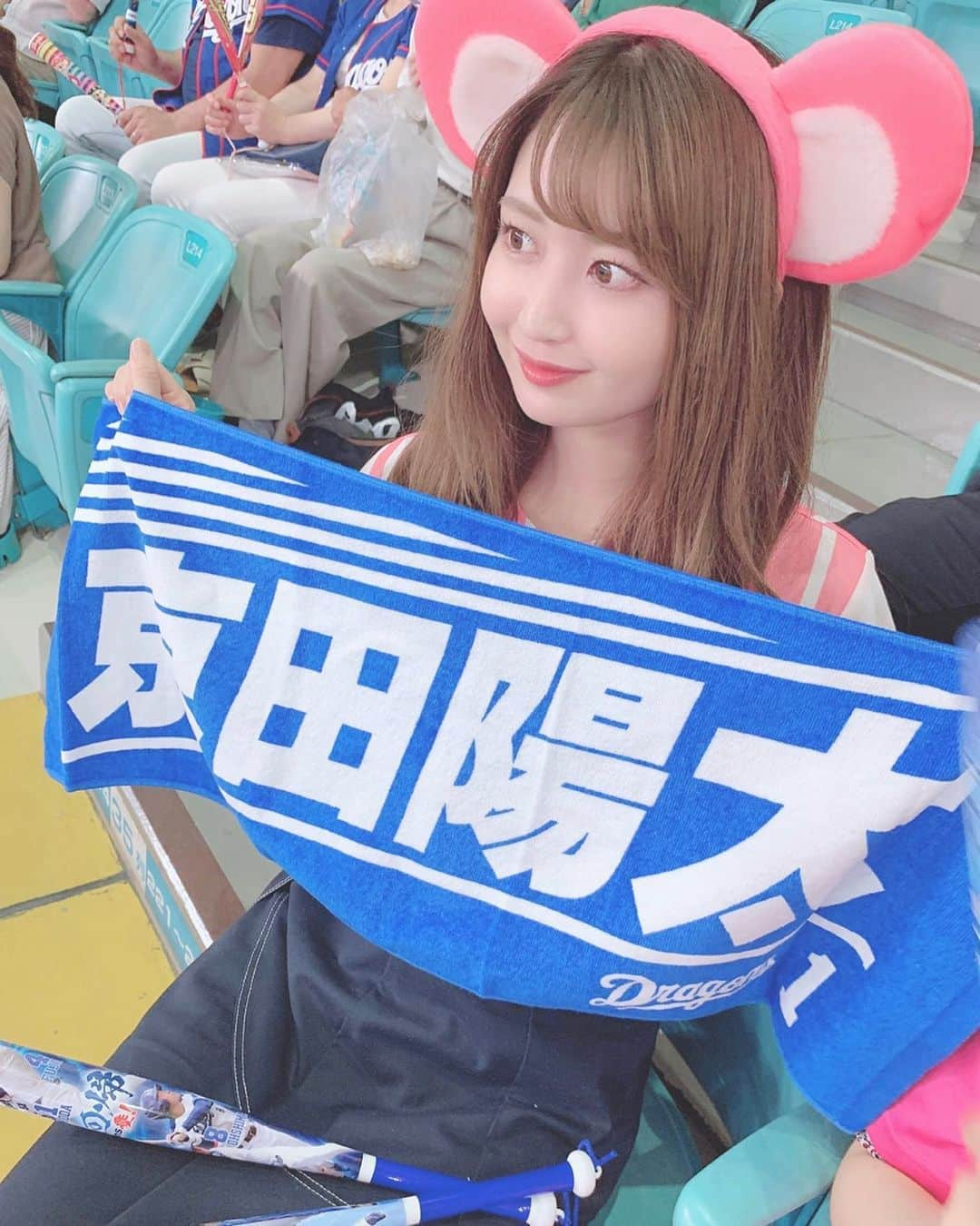 沢井里奈さんのインスタグラム写真 - (沢井里奈Instagram)「♡ . 京田選手のタオル⚾️✨ . 昨日は京田選手猛打賞！！ 嬉しいです😭😭😭💓💓 . そして今日も勝利！！ 3タテどらほー💙💙💙 嬉しすぎます😢💕💕 . 写真はこの前のものです📷🌸 . #dragons #dranavi #starcat #nagoya #baseball #rirandture #diana #ootd #coordinate #fashion #instafashion #dela #instagood #instagramjapan #japanesegirl #girls #中日ドラゴンズ #ドラゴンズ #中日 #京田陽太 選手 #ガールズシリーズ #ドラゴンズ女子 #キャットチャンネル #スターキャット #ナゴヤドーム #さわー野球 #沢井里奈」6月23日 19時31分 - sawairina