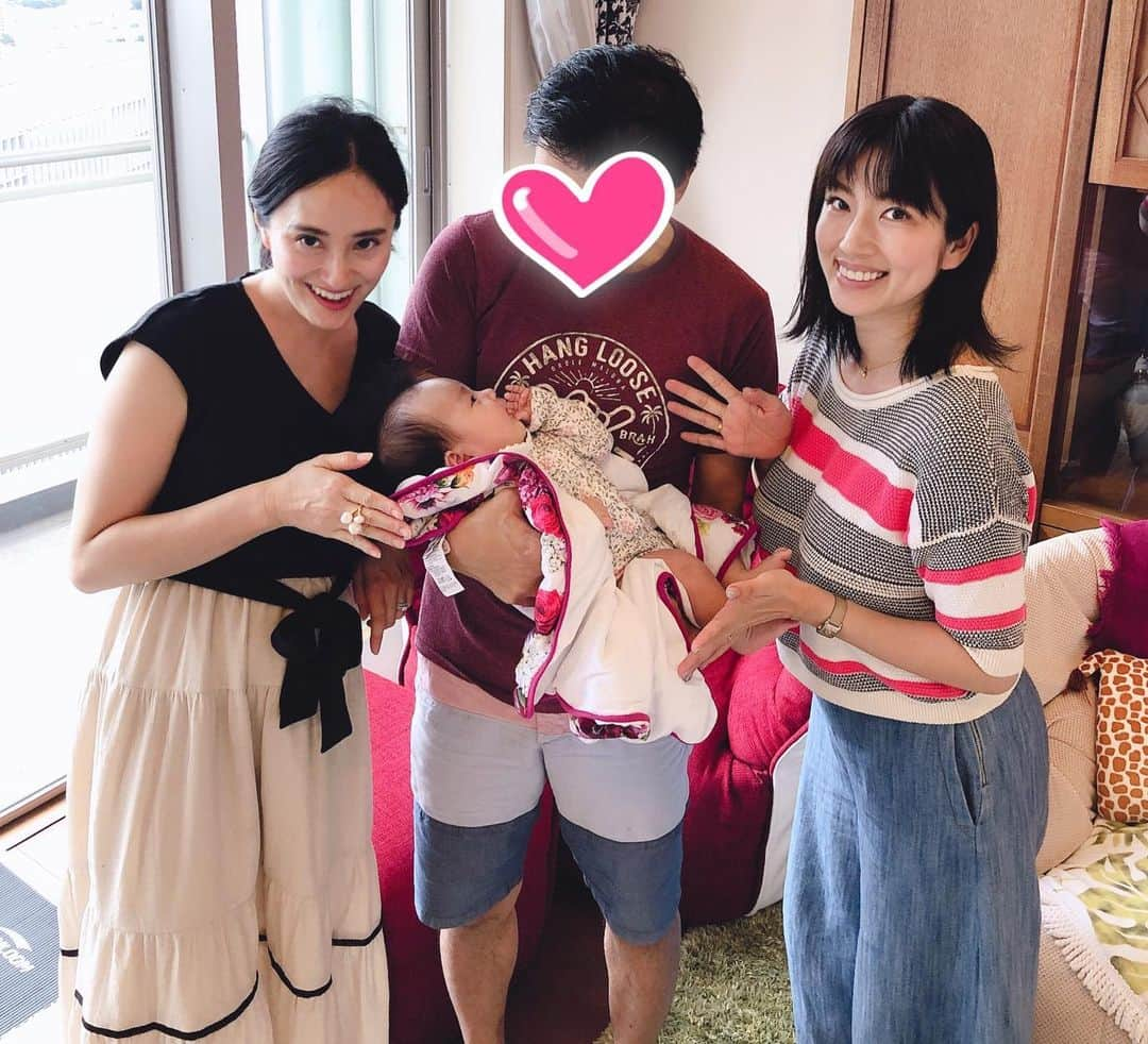 庄司ゆうこさんのインスタグラム写真 - (庄司ゆうこInstagram)「今日はPSY初期メンバーまいちゃんのお家に遊びに行きました(^^) まいちゃんの娘さんは2歳半でおしゃべりもしてくれてめちゃくちゃ可愛かったぁー💕 ももちゃんもあっという間に大きくなるんだろーなぁ(´∀｀) そして頂いた風船、お家に帰って、ももちゃんしばらくボーッと眺めて遊んでてくれました🤗 #ポジティブスターヨガ#初期メンバー#素敵なお家#お邪魔しました#赤ちゃんのいる生活#乳児#幼児#生後2ヶ月#2歳半#女の子ママ#新米ママ」6月23日 19時41分 - yuko.shoji