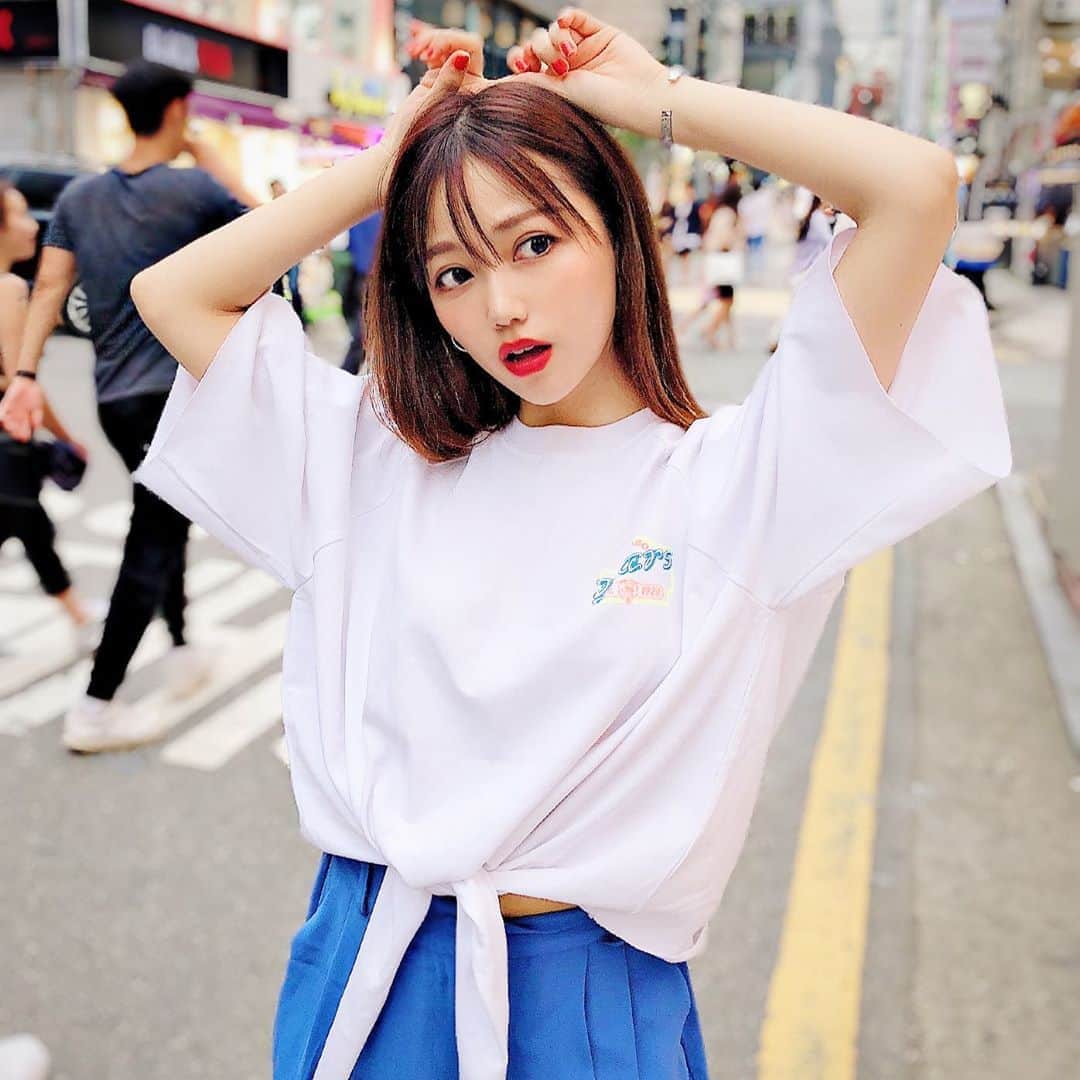 石川晶子（あきぽよ）さんのインスタグラム写真 - (石川晶子（あきぽよ）Instagram)「新作アップ〜〜〜💙@vriacharme.shop 韓国から帰宅した週はとっても忙しい👶👶 かわいい服に囲まれて嬉しいな〜ん。笑 . . #韓国ファッション #韓国好き #かんこく #韓国コスメ #ファッションコーデ #ファッション好きな人と繋がりたい #コーデ記録  #シャツコーデ #シャツ #韓国好き #ワンピースコーデ #てぃーしゃつ #Tシャツ #ばりあしゃるむ」6月23日 19時36分 - i_am____aki