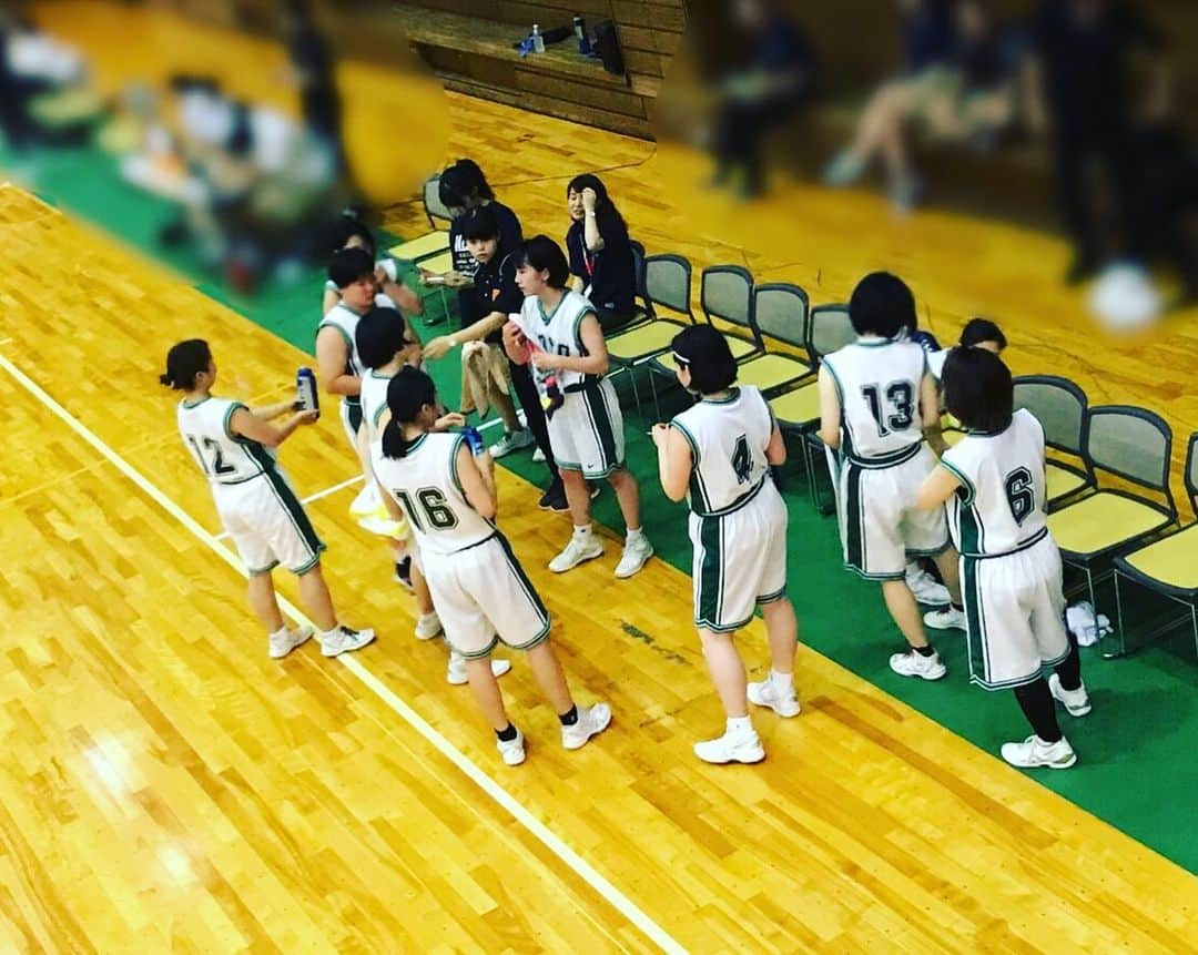 東洋医療専門学校さんのインスタグラム写真 - (東洋医療専門学校Instagram)「☺︎☺︎☺︎ . ＼🏀女子バスケットボール部⛹️‍♀️／ . 本日、女子バスケ部の試合がありました❗️ 結果は…85-54で勝利🙌❣️ やりましたーーー✊ . 新しくメンバーとして1年生もたくさん加わった女子バスケ部⛹️‍♀️ これからもみんなで頑張ってね😆✨ 目指せ全国❗️💪 . #東洋医療専門学校 #東洋のぞき見  #女子 #バスケ部 #🏀 #⛹️‍♀️ #バスケットボール . #試合 は #見事 #勝利 #みんな #お疲れさま！#次の試合も #ファイト #今日は #ゆっくり #休んでね #目指せ #全国大会！ . #東洋 #医療 #専門学校 #新大阪 #歯科技工士 #救急救命士 #鍼灸師 #柔道整復師 #楽しい学校生活」6月23日 19時37分 - toyo_medical_college