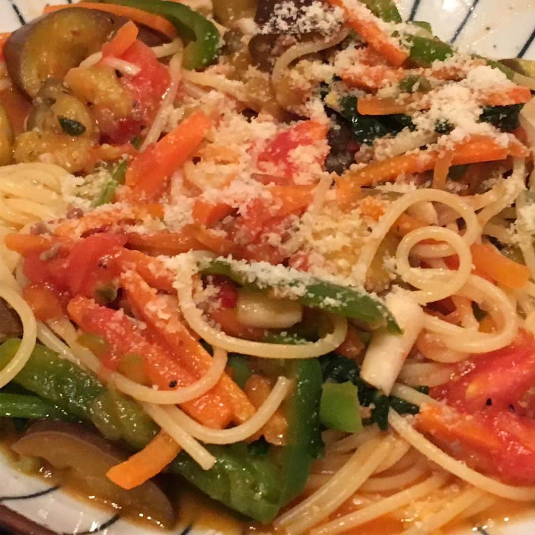 柳家さん生さんのインスタグラム写真 - (柳家さん生Instagram)「6/23晩ご飯だぁ〜 野菜たっぷりトマトパスタ 摘果スイカのトマトケチャップスープ #さん生 #摘果スイカ #トマトケチャップ #野菜たっぷり」6月23日 19時38分 - waraiguma1957