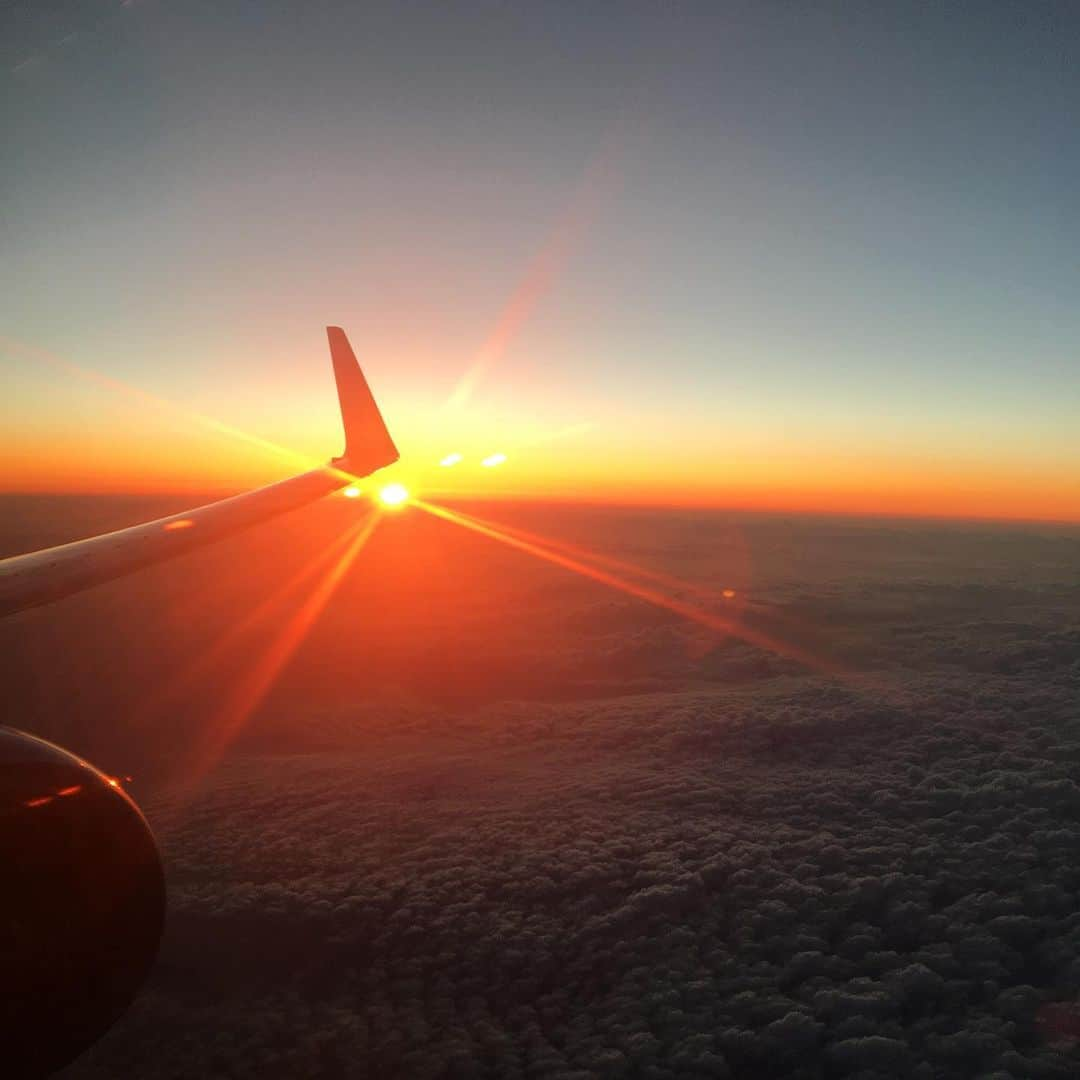 金子三勇士さんのインスタグラム写真 - (金子三勇士Instagram)「Thank you, Akiyoshidai! #JAL #Japanairlines @japanairlines_jal #B738 #JGCDiamond #OneworldEmerald #Sunset #夕日 #日本航空 #機内 #Akiyoshidaiinternationalartvillage #Akiyoshidai #YamaguchiPrefecture with @kohanistvanofficial #Clarinet #Piano #Pianist #MiyujiKaneko #山口県 #秋吉台 #秋吉台国際芸術村 #コンサート #コハーンイシュトヴァーン #クラリネット #ピアノ #金子三勇士 #ピアニスト #デュオリサイタル #SteinwayArtist #Steinway #コンサートホール #flyJal」6月23日 19時40分 - miyujikaneko_official