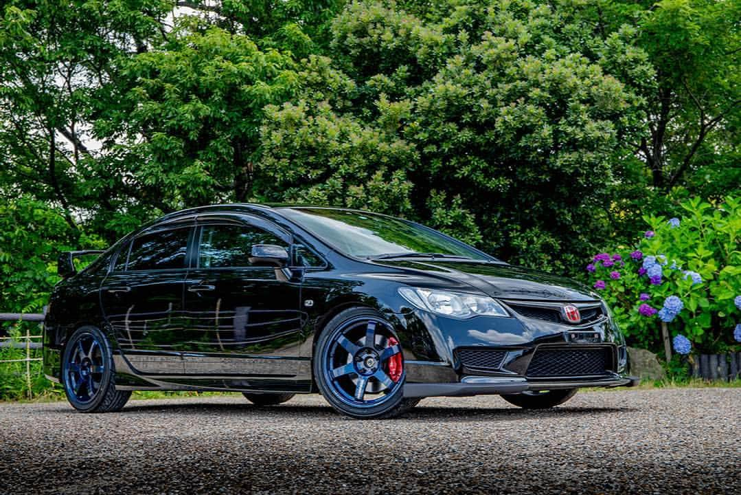 mistbahnさんのインスタグラム写真 - (mistbahnInstagram)「_ Honda FD2 CIVIC Type R (for my business use). _ _ Shot on 22-June 2019. owner: @mistbahn photo: @mistbahn  _  _ [Updated specification] Front Wheel: TE37SAGA 9.0J +35 FACE-3 Color=Mag-blue Tire: ADVAN AD08R 255/35R18 _ Rear Wheel: TE37SAGA 8.5J +42 FACE-2 Color=Mag-blue Tire: ADVAN AD08R 225/40R18 _ Suspention: ASLAN ( @aslan_inc_japan )  SPIRIT ( @spiritshocks ) _ _ #honda #MeandHonda #civic #hondacivic #シビック #ホンダシビック  #fd2 #fd2typer #typer #csx #acuracsx #fa5 #kseries #k20a #k20 #rays #volkracing #te37 #te37saga #rayste37 #jdmwheels #advan #yokohamatire #ad08r #ad08 #aslan #アスラン #aslan_inc_japan #civicnation #civictyper」6月23日 19時53分 - mistbahn