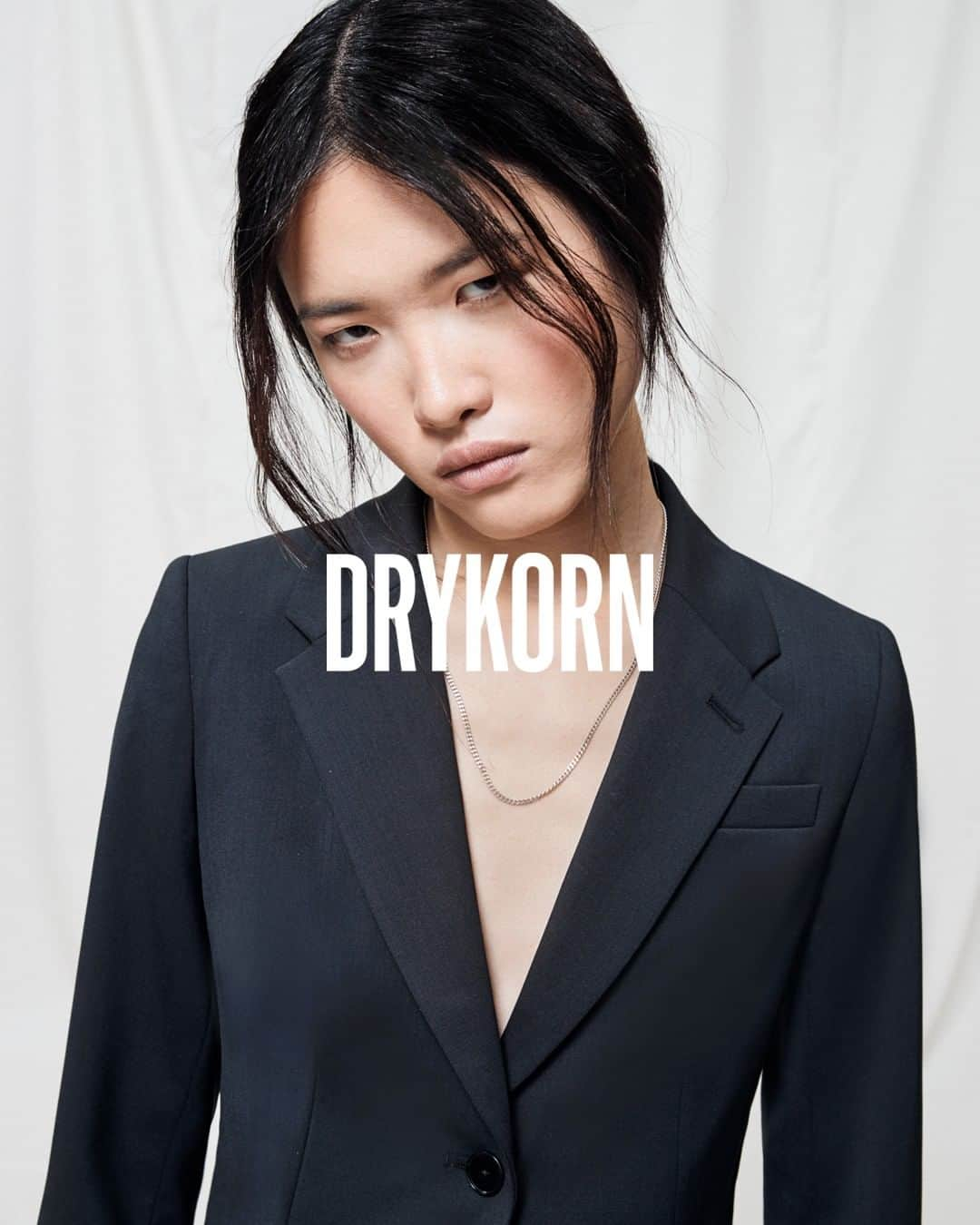 ドライコーンさんのインスタグラム写真 - (ドライコーンInstagram)「﻿ Sometimes less is more. With this shooting we’re going back to our roots and focus on the essentials.﻿ .﻿ .﻿ .﻿ #drykorn #drykornforbeautifulpeople #essentials﻿」6月23日 20時00分 - drykorn_forbeautifulpeople