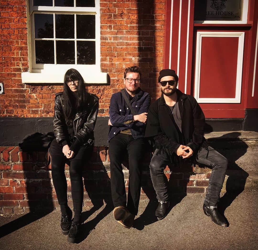 マイケル・マラーキーのインスタグラム：「That’s a wrap! Heaviest record I’ve ever cut and we did it in a little over a week. Fucking proud. Big love to everyone involved. Co-produced with @aawilliamsmusic & @t_dubz_bass; engineered by my ole pal @davidcglover at @teslarecording with killer drums by @wayneprodrums and all overseen by my main man @danny_keir. I had a lot of big ideas for this record and wrote a lot of the songs and parts on different instruments and this team of friends, old and new, helped me to flesh it all out in a way that was even better than I anticipated. Nothing but love fam xx Can’t wait to share it with you and take these songs on the road. Shoutout to @stoneystuff for hosting us and always being ready to lend a helping hand. More soon....exciting times... 🖤」