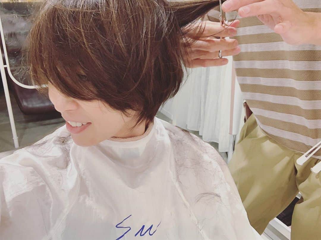 辺見えみりさんのインスタグラム写真 辺見えみりinstagram 今回はくすみ感のある3dカラーにしました 前下がりショートのラインになってきたので襟足を短くカット えみりショート 辺見えみり 6月23日 時31分 Emiri Hemmi