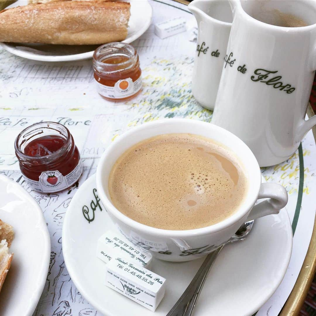 大森美希さんのインスタグラム写真 - (大森美希Instagram)「#breakfast #weekend #cafe #paris #cafecreme #tartine #cafedeflore #parislife #rivegauche #laviequotidienne #カフェ #ウィークエンド #パリ #パリ散歩 #パリところどころ #海外生活 #海外で働く #カフェオレ #タルティーヌ」6月23日 20時34分 - mikiomori_