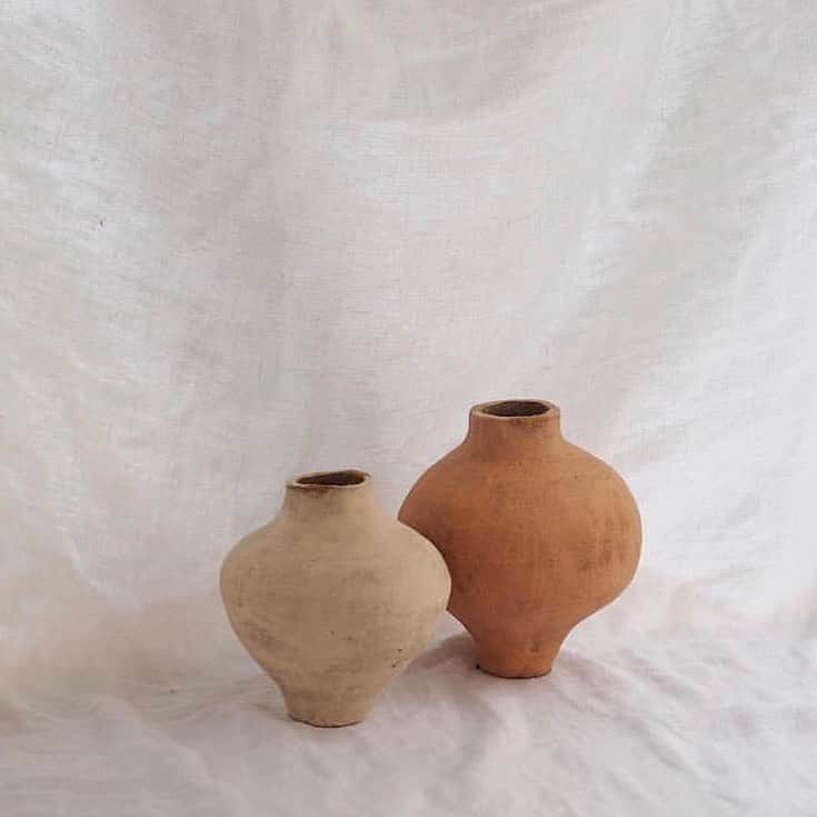 The Horseさんのインスタグラム写真 - (The HorseInstagram)「Earthy tones with these pretty Moon Jars. Hand sculpted in Melbourne, Australia by dasaceramics 〰️ - Via @bear.ltd - #ceramics #clay #sculpted #sculpture #earthy #arty」6月23日 20時38分 - the_horse