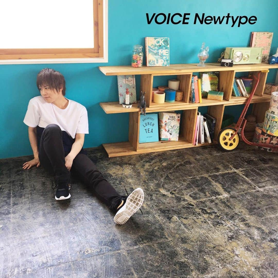 VOICE Newtypeさんのインスタグラム写真 - (VOICE NewtypeInstagram)「6月25日(火)発売「ボイスニュータイプNo.072」 小松昌平さんメイキングショット📷 発売まであと2日！ #小松昌平 #ボイスニュータイプ #voicenewtype」6月23日 20時47分 - voice_newtype